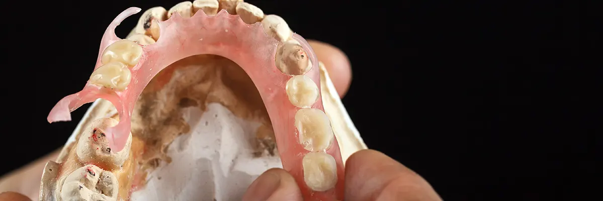 دندان مصنوعی ژله‌ای از چه متریالی ساخته می‌شود؟